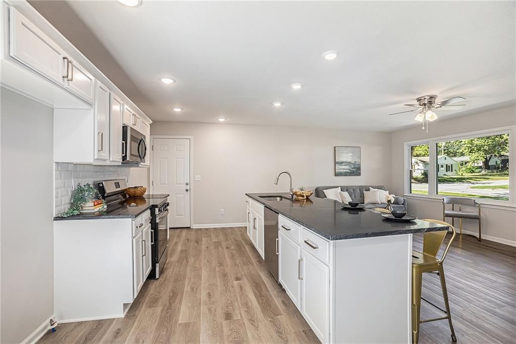 209 SW 4th Street — photo 8