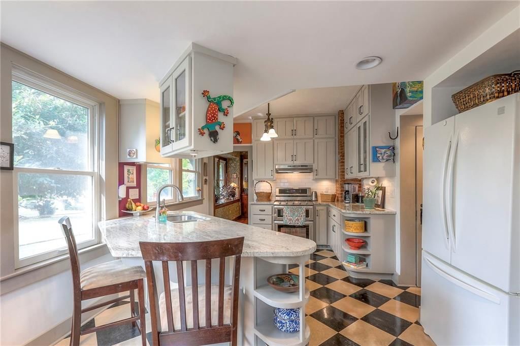 215 S Ash Avenue — photo 3