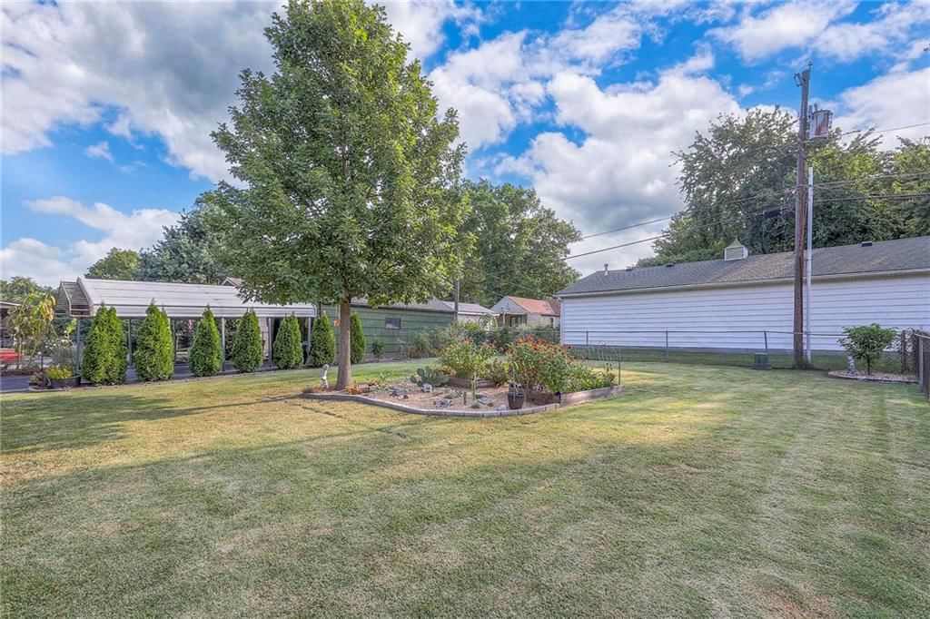 215 S Ash Avenue — photo 21