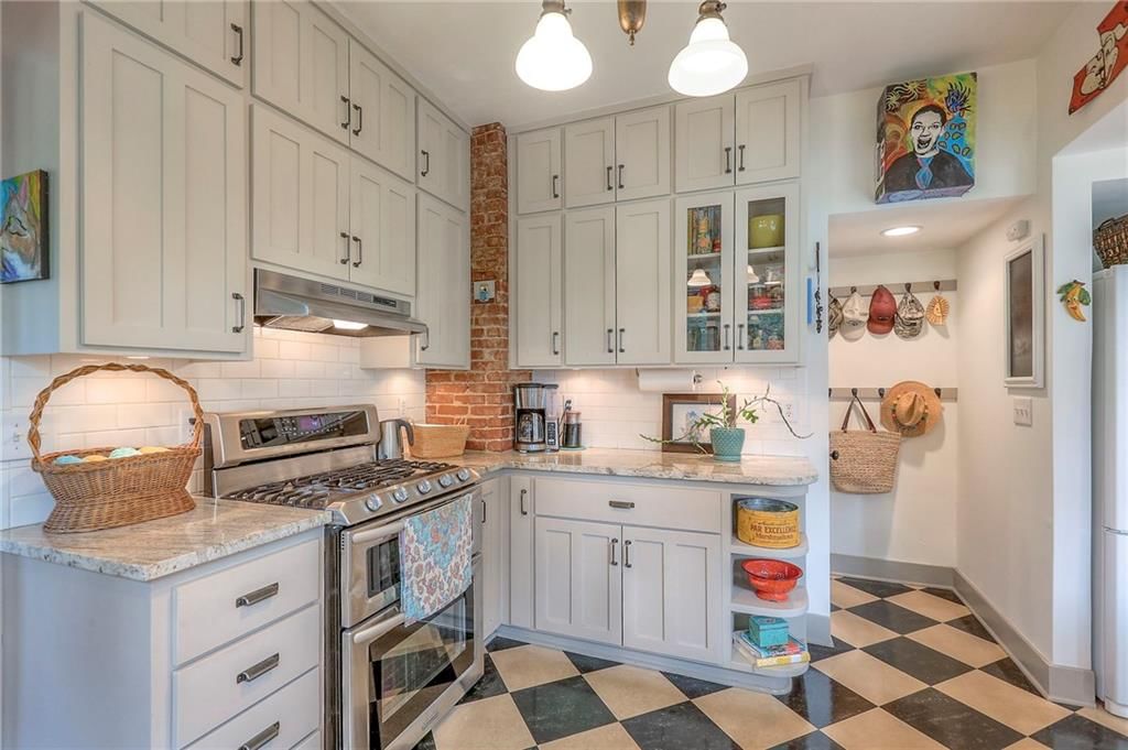 215 S Ash Avenue — photo 8