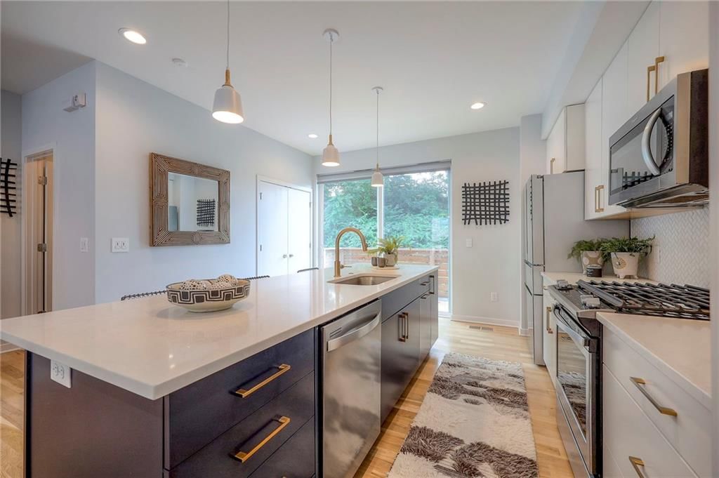 2712 McGee Trafficway — photo 16