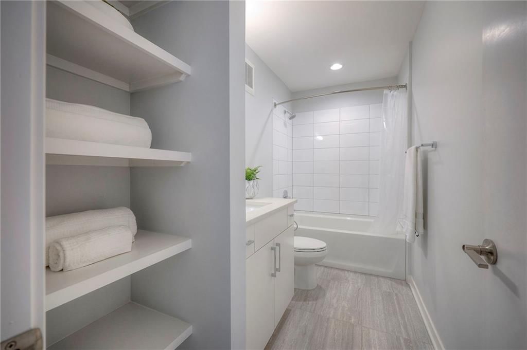 2712 McGee Trafficway — photo 30