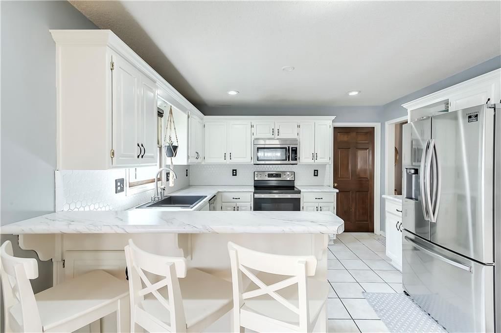 501 NW Chateau Drive — photo 11