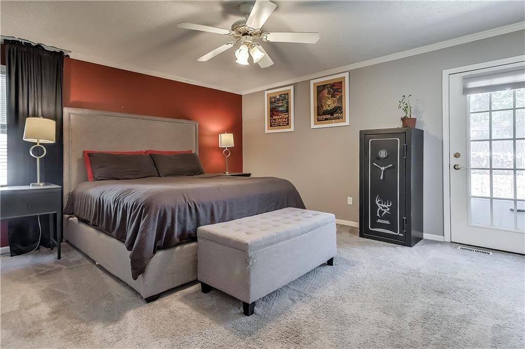 501 NW Chateau Drive — photo 16