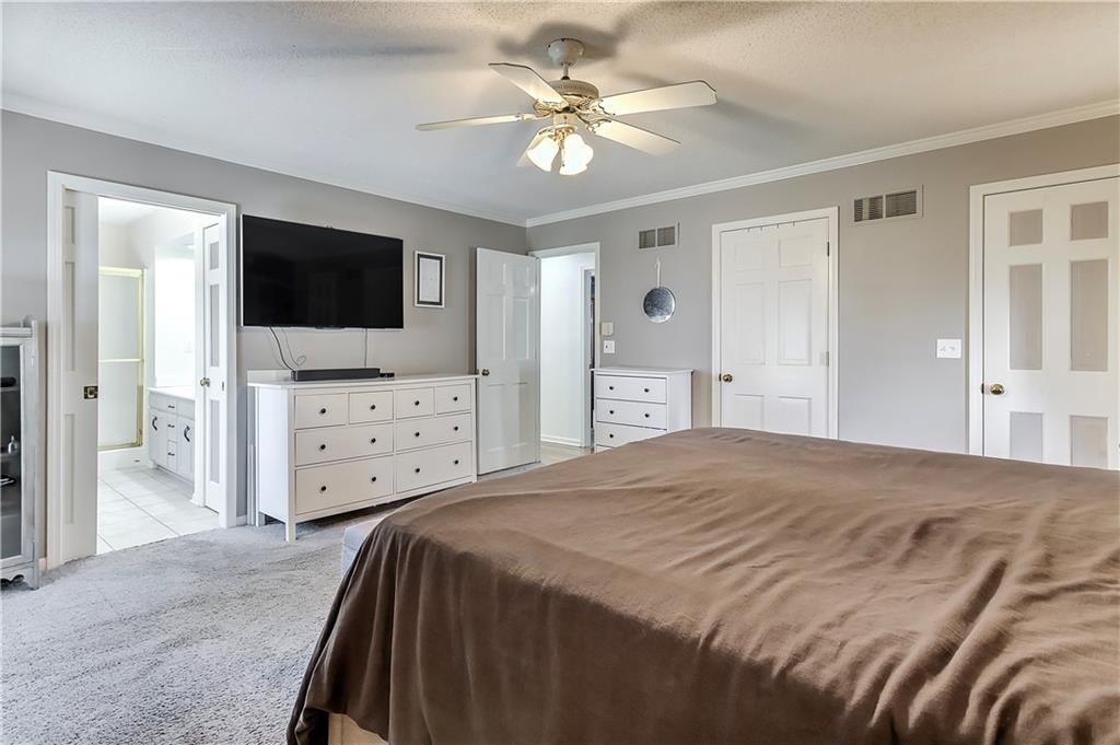 501 NW Chateau Drive — photo 17