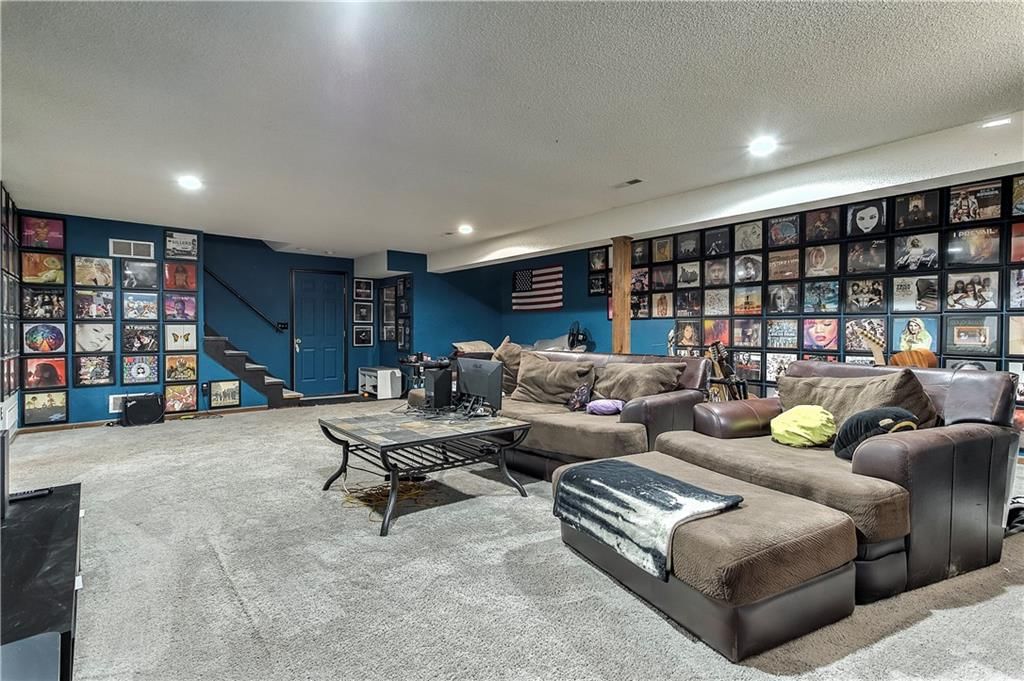 501 NW Chateau Drive — photo 23