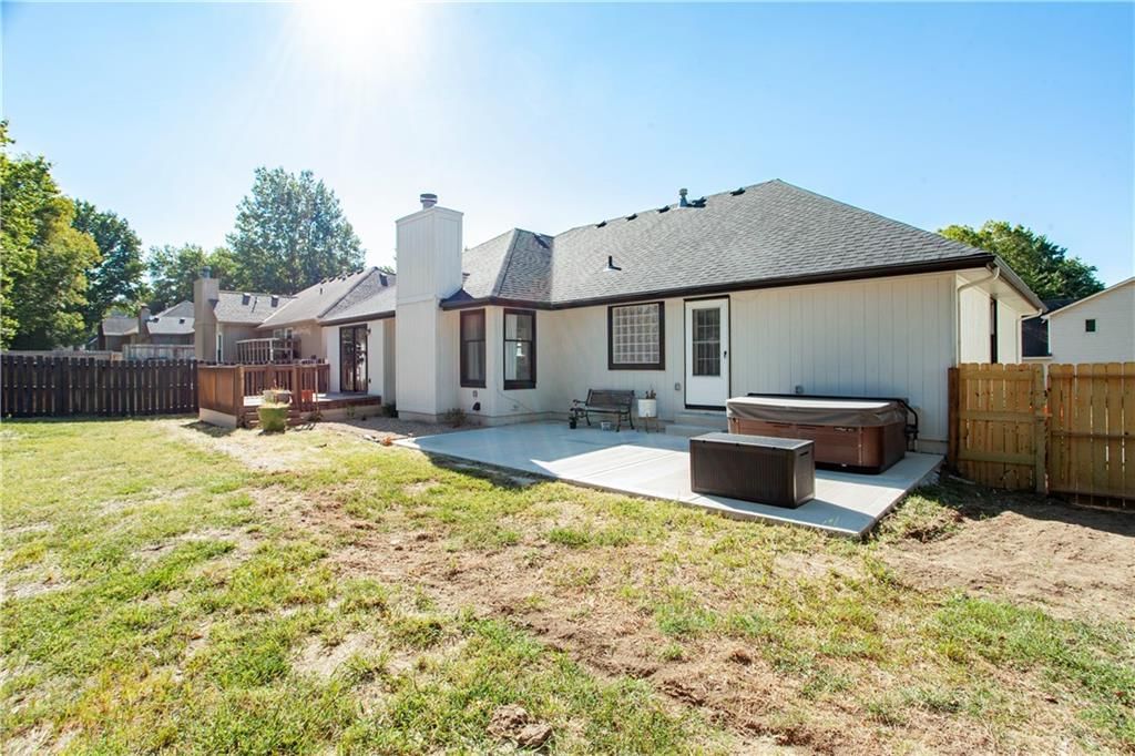 501 NW Chateau Drive — photo 28
