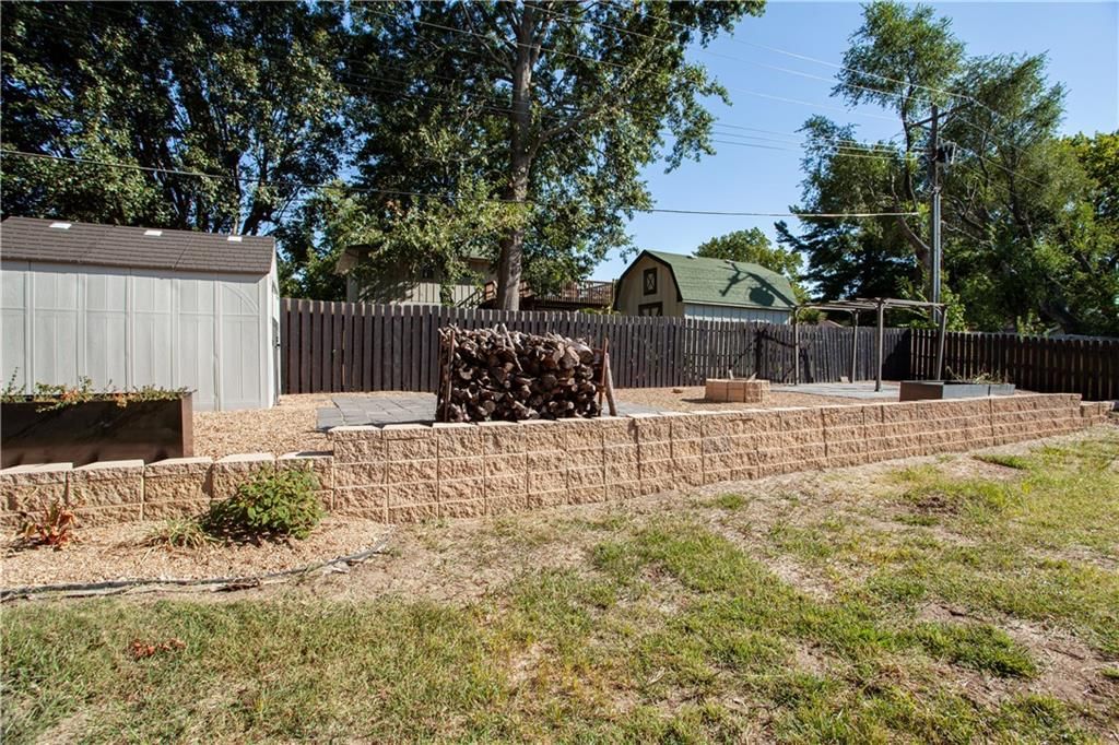 501 NW Chateau Drive — photo 29
