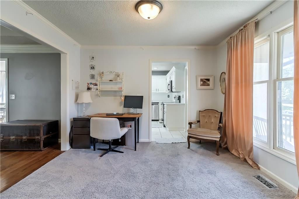 501 NW Chateau Drive — photo 5