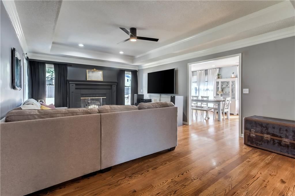 501 NW Chateau Drive — photo 6
