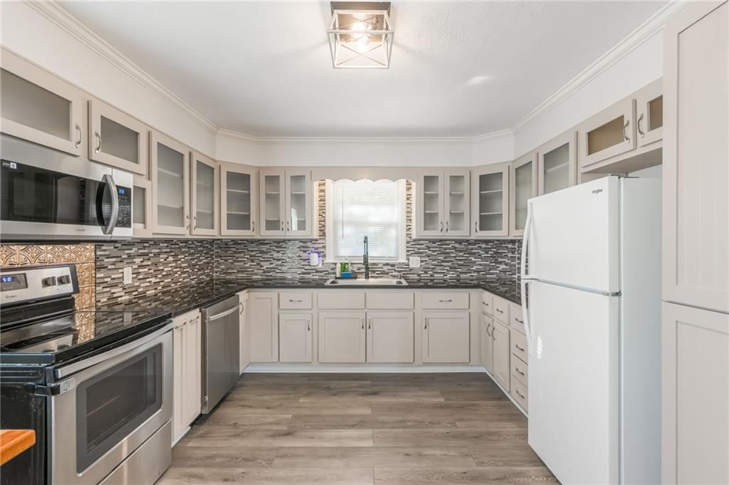 3603 N Spring Street — photo 7