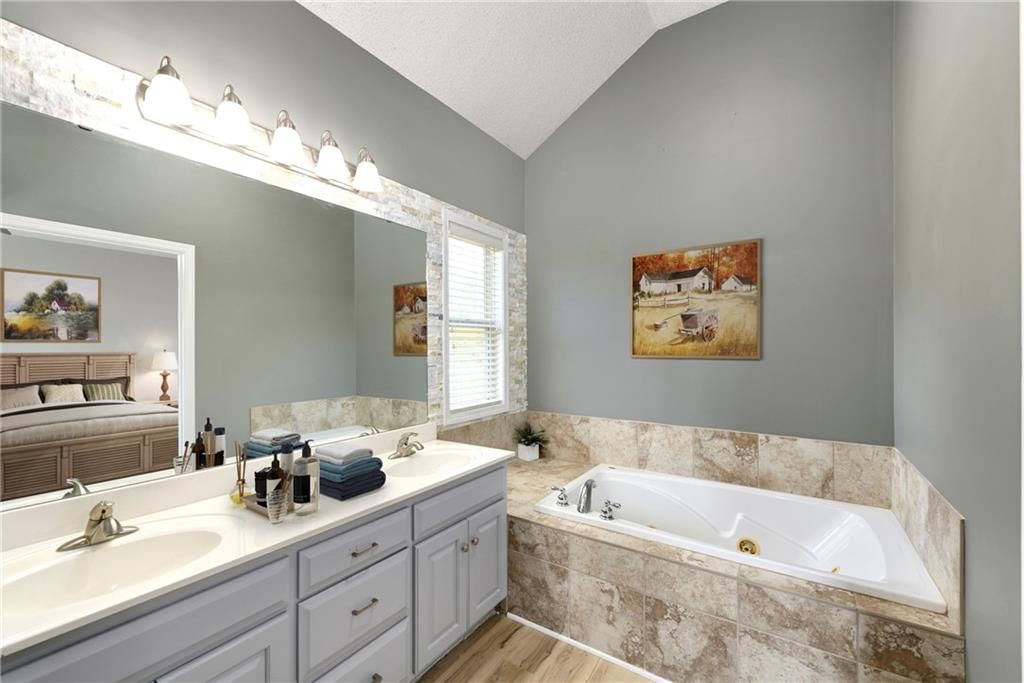 12284 NE Pawnee Drive — photo 16