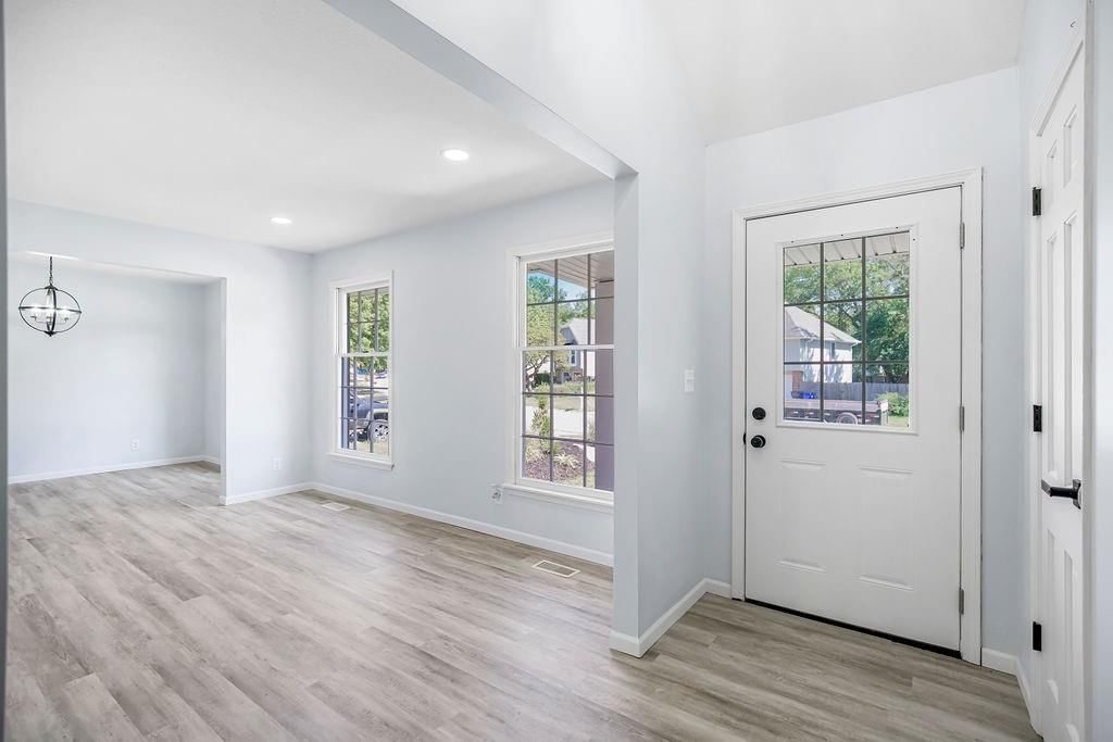 1810 E 152nd Terrace — photo 3