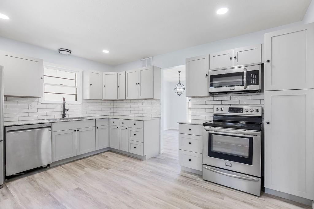 1810 E 152nd Terrace — photo 8