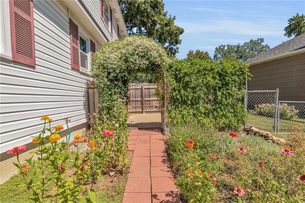 9236 Reeder Drive — photo 29