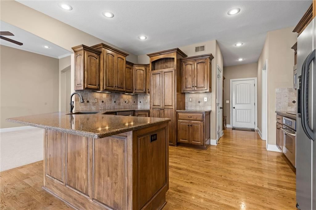 8916 N Glenwood Avenue — photo 22