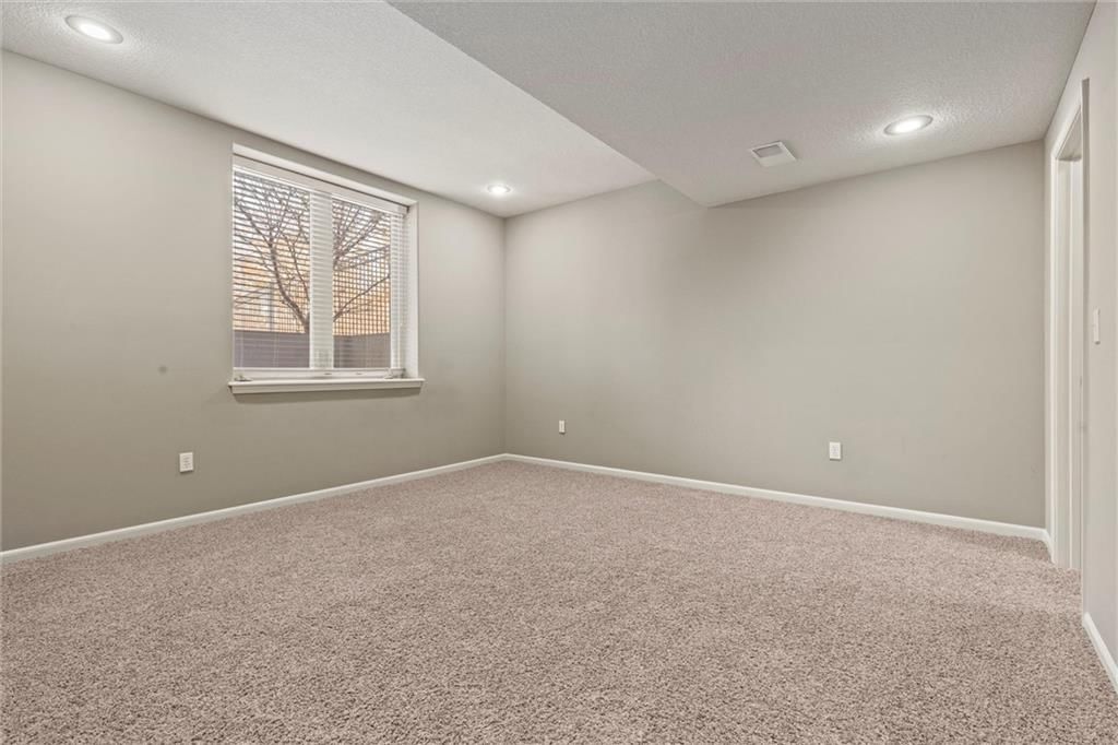 8916 N Glenwood Avenue — photo 28