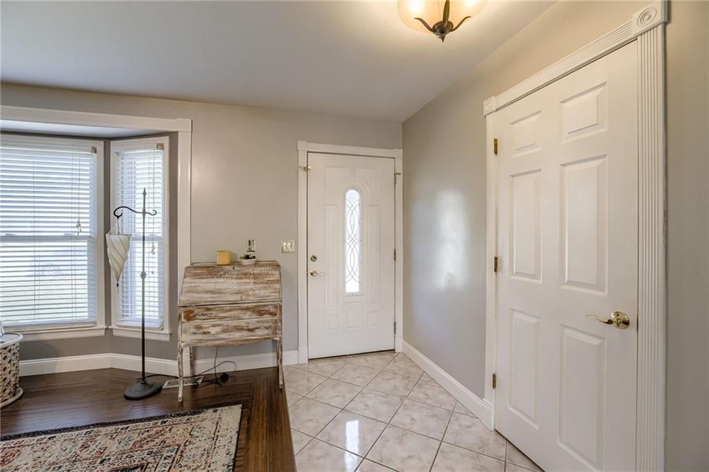 1605 NE Debonair Drive — photo 3