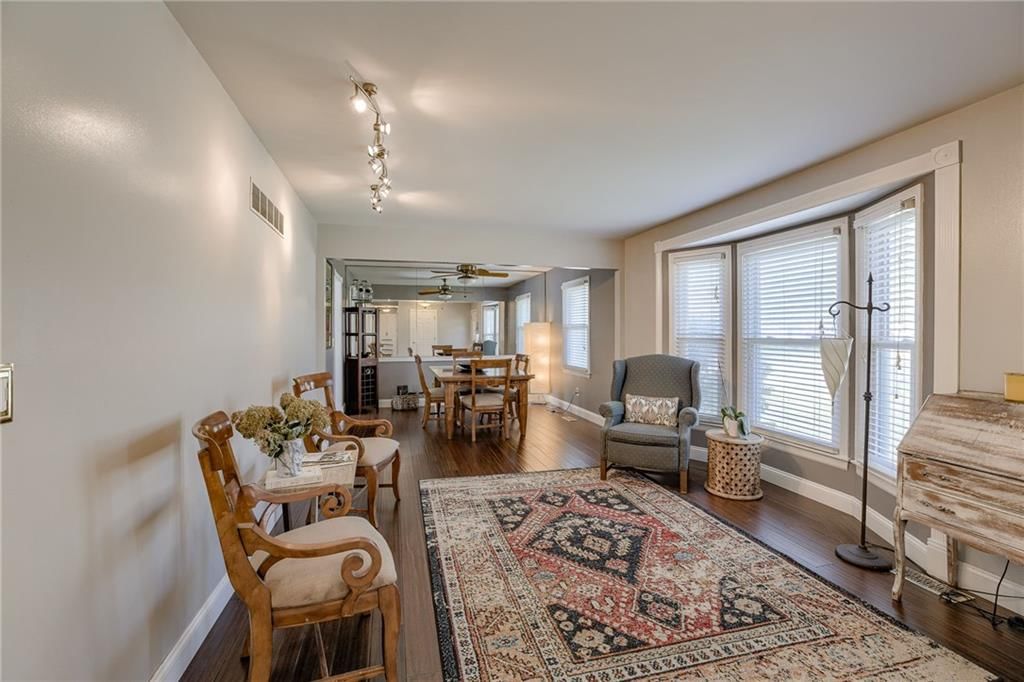1605 NE Debonair Drive — photo 4