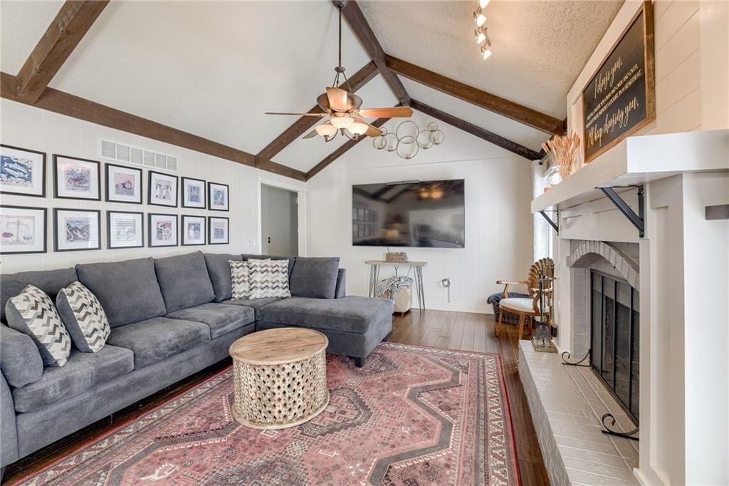 1605 NE Debonair Drive — photo 7