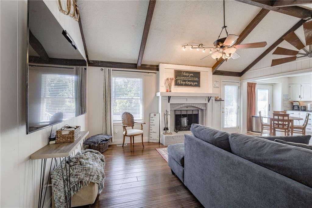 1605 NE Debonair Drive — photo 8