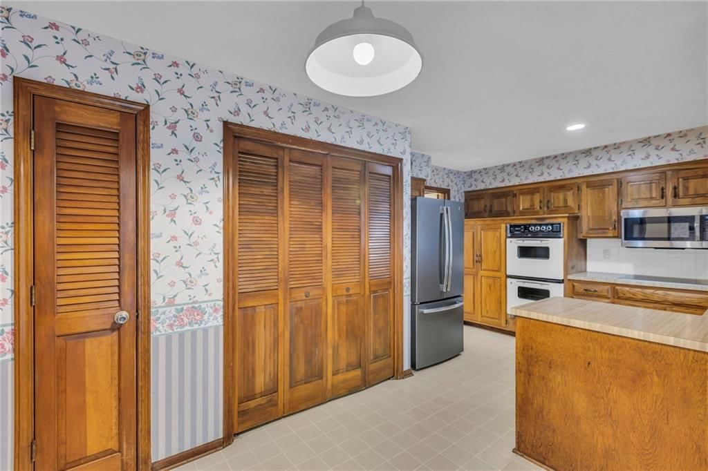 15303 W 89th Terrace — photo 5