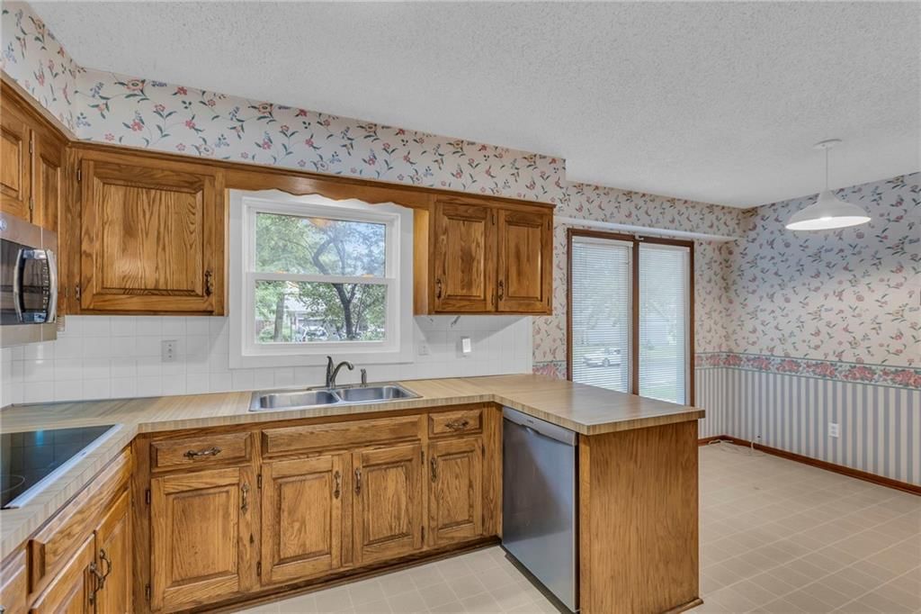 15303 W 89th Terrace — photo 6