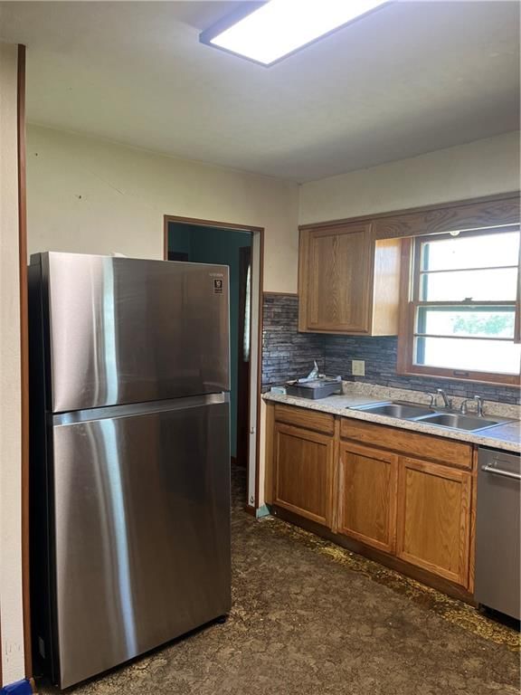 327 E Floral Street — photo 15