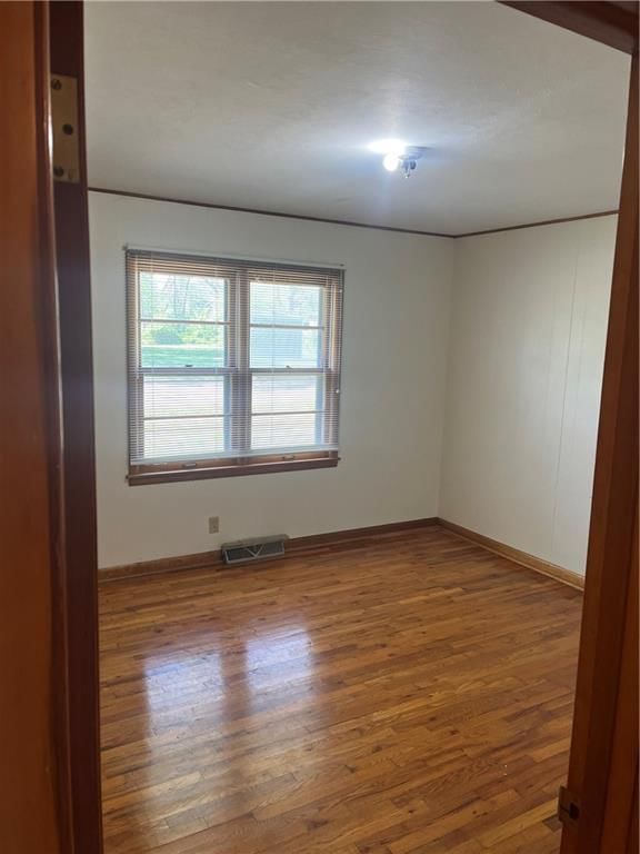 327 E Floral Street — photo 18