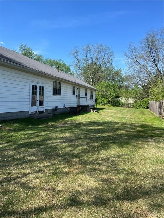 327 E Floral Street — photo 25