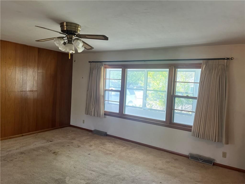 327 E Floral Street — photo 9