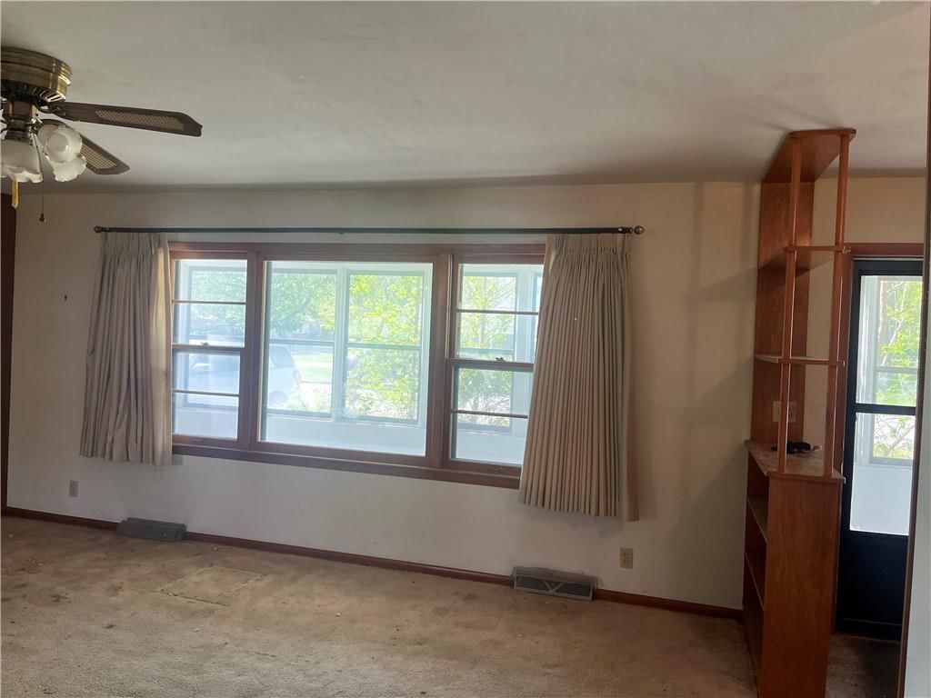 327 E Floral Street — photo 10