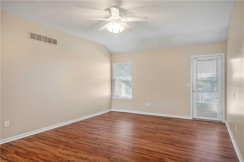 1505 Galway Court — photo 5