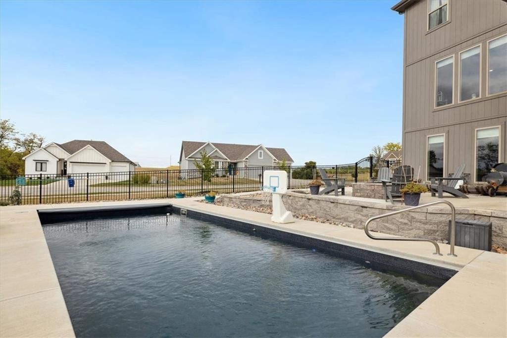 2402 Windmill Drive — photo 35