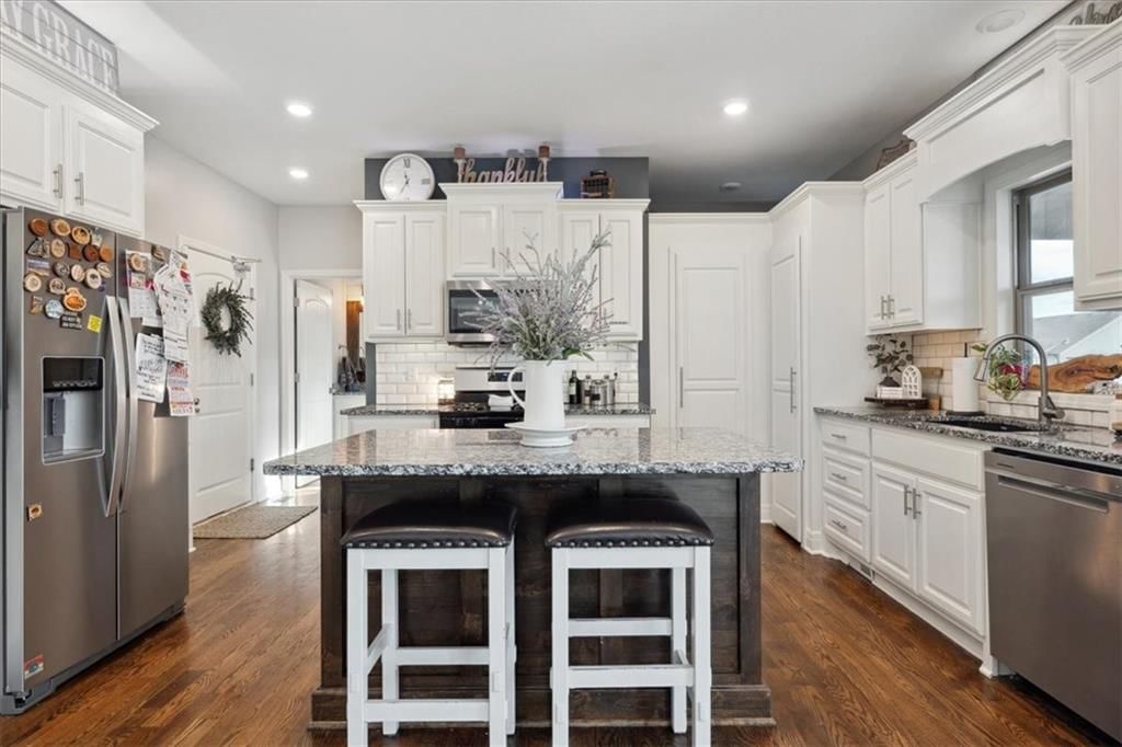 2402 Windmill Drive — photo 9