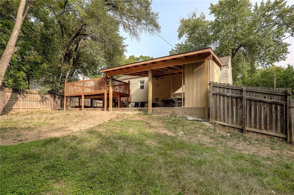 5635 WEBSTER Avenue — photo 27