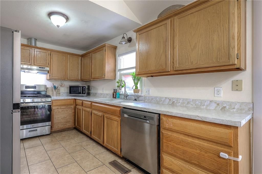 5635 WEBSTER Avenue — photo 10