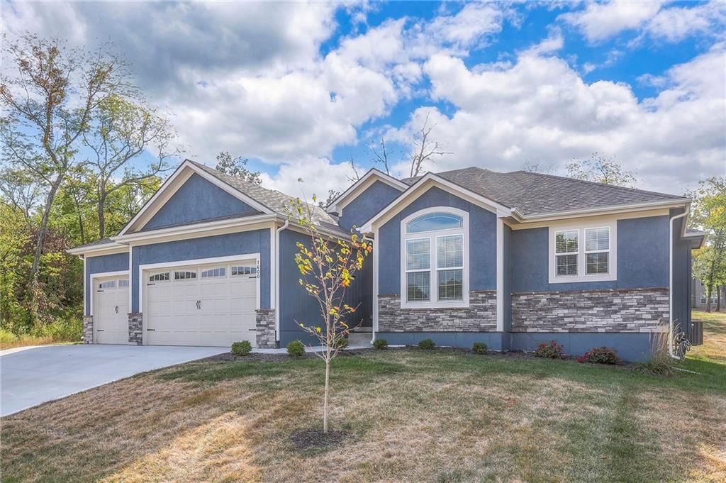 1600 SW Stonewall Drive, Oak Grove, MO