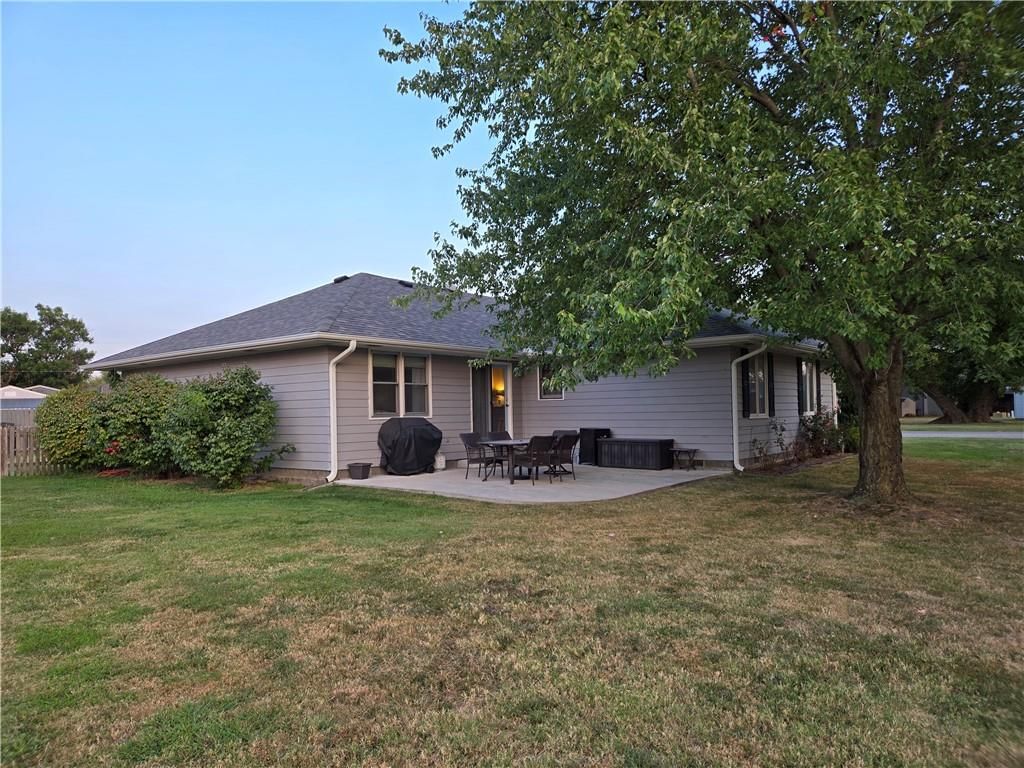 321 Caroline Drive — photo 2