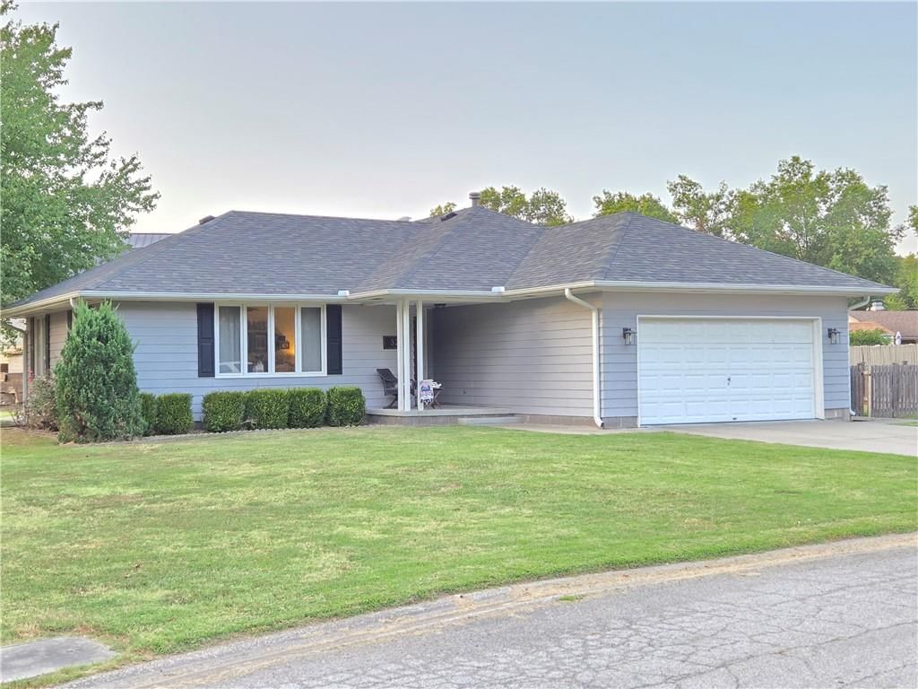 321 Caroline Drive — photo 3