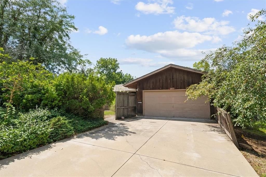 2457 Jasu Drive — photo 2
