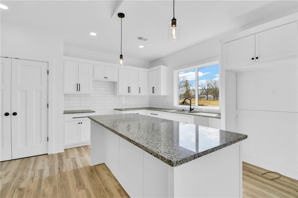 302 N Olive Street — photo 9