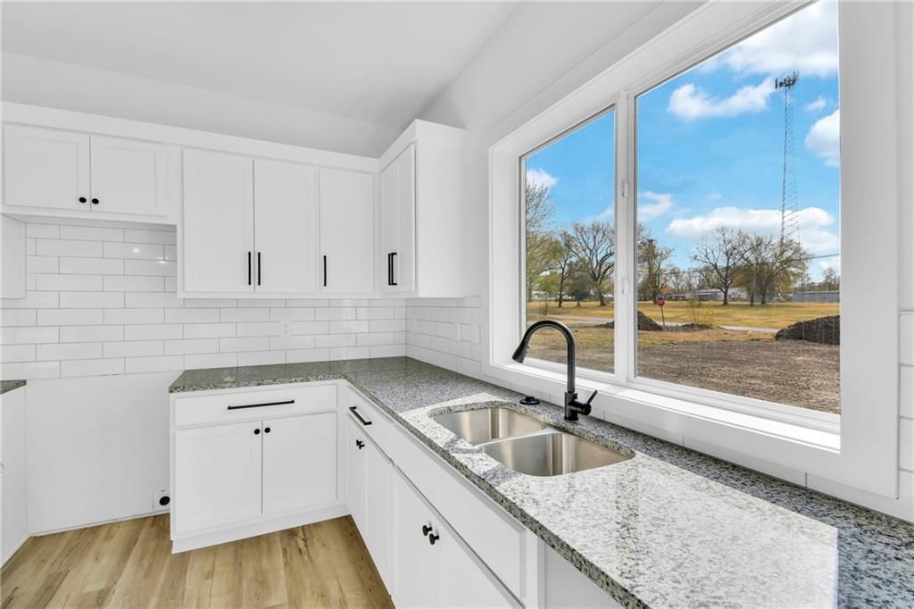302 N Olive Street — photo 10
