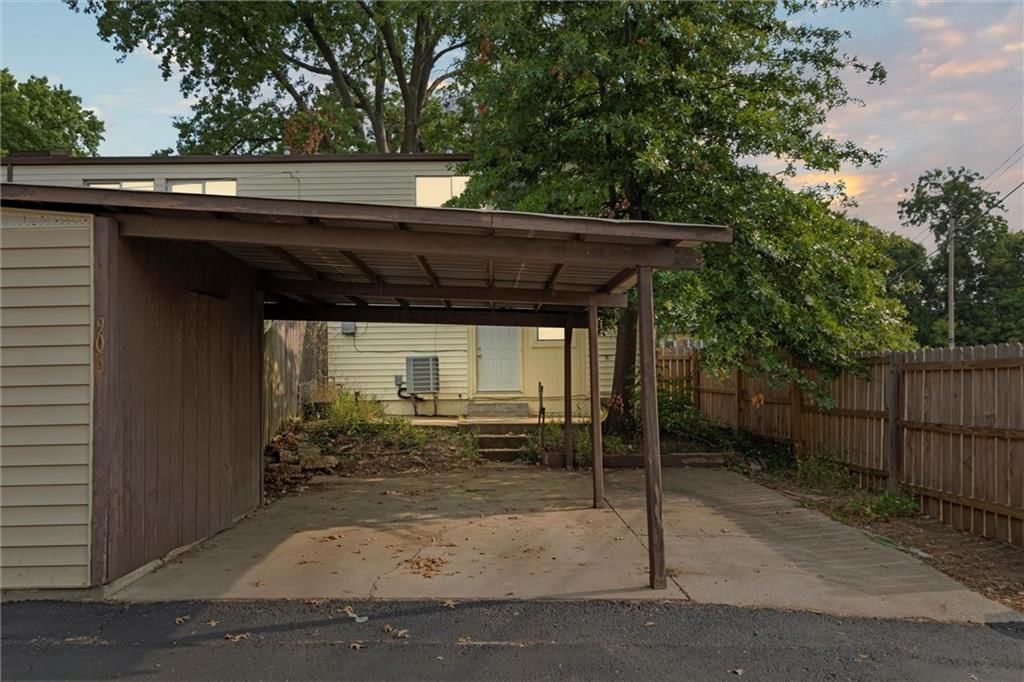 906 N 70th Street — photo 32