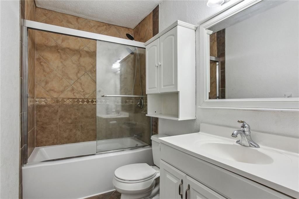 1101 W Elm Street — photo 15