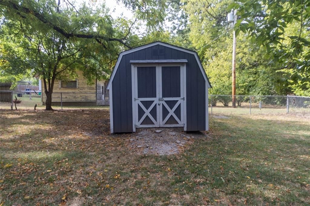 105 W Taylor Street — photo 13