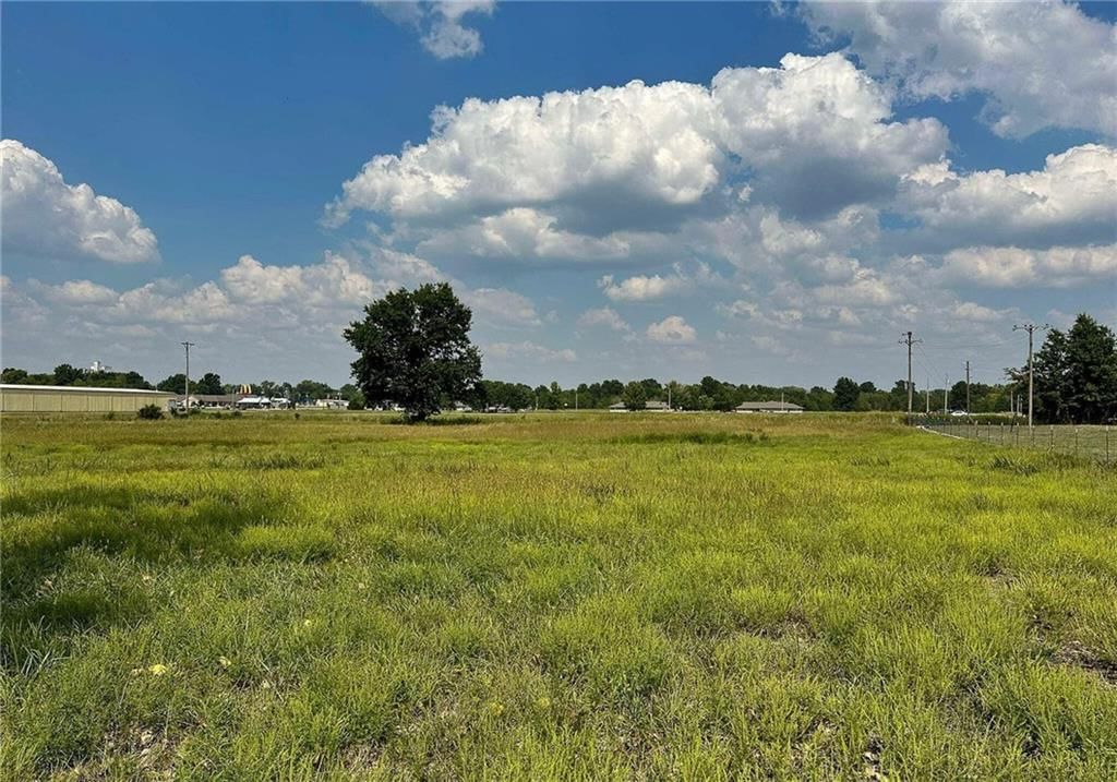 1127 E Country Road — photo 3