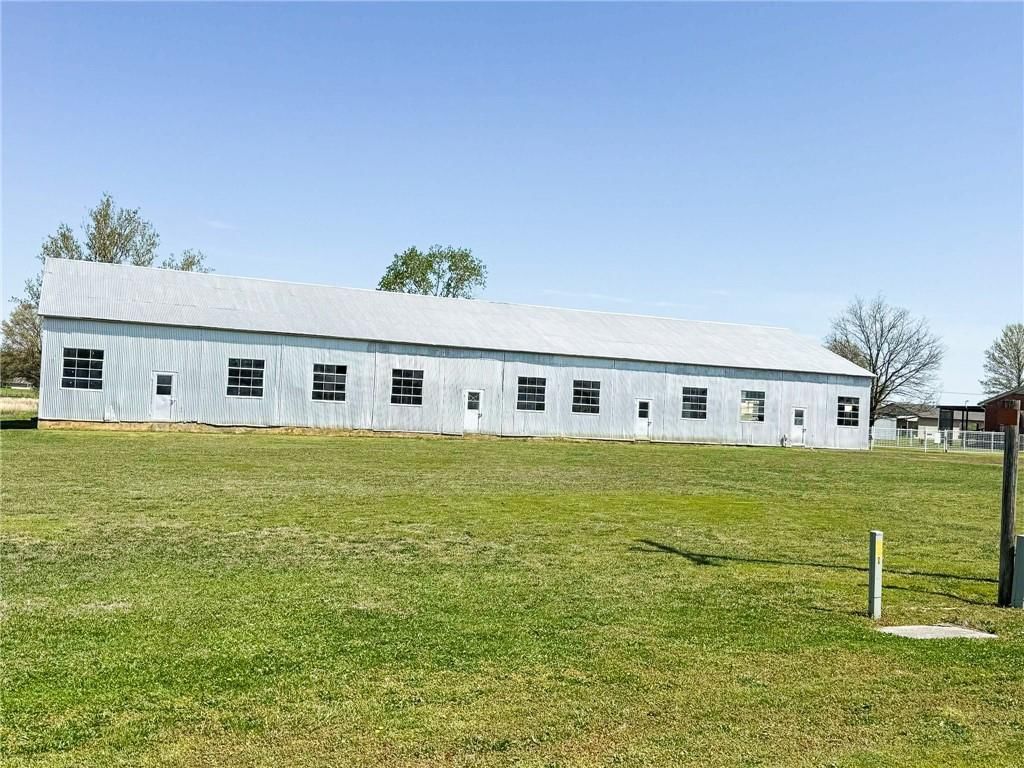 1127 E Country Road — photo 24