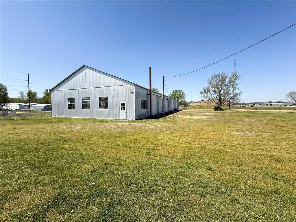 1127 E Country Road — photo 25