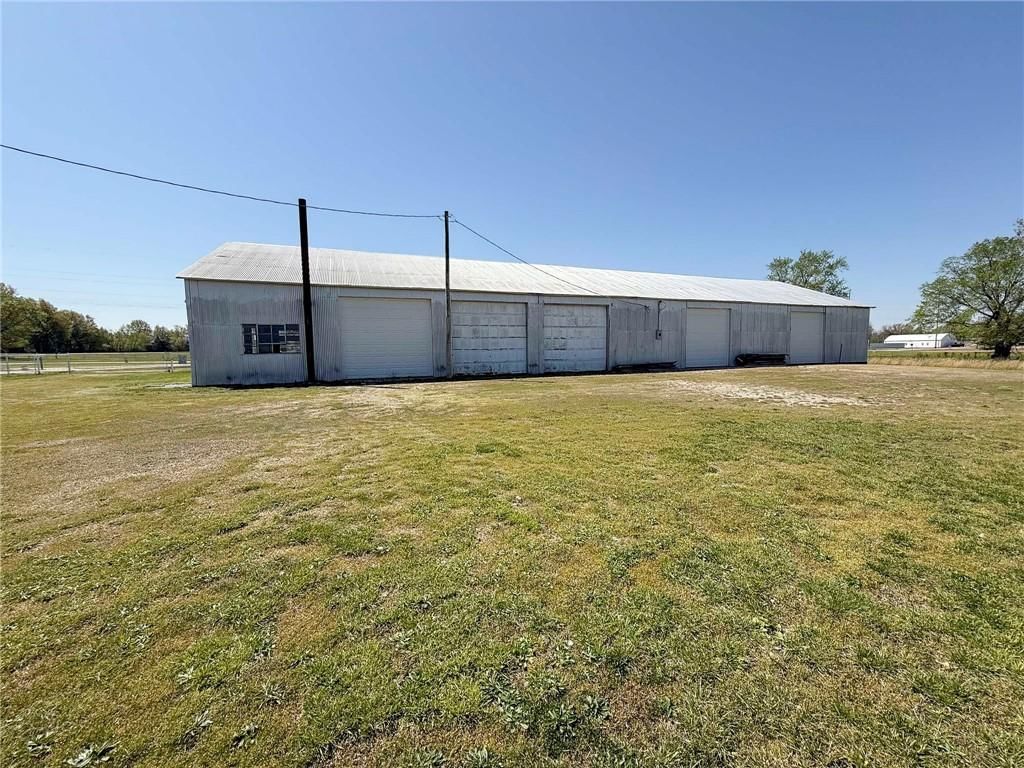 1127 E Country Road — photo 26